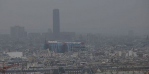 Pollution à Paris : vitesse abaissée de 20 km/h jeudi, stationnement résidentiel gratuit