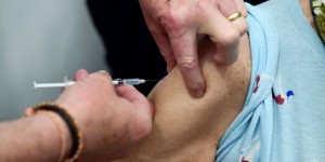 Vaccination anti-Covid : que sait-on des effets indésirables de la troisième dose ?