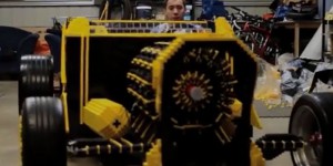 Vidéo : une voiture à air comprimé construite en Lego !