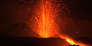 Après une quinzaine de jours d'une éruption tranquille, l'Etna s'est énervé !