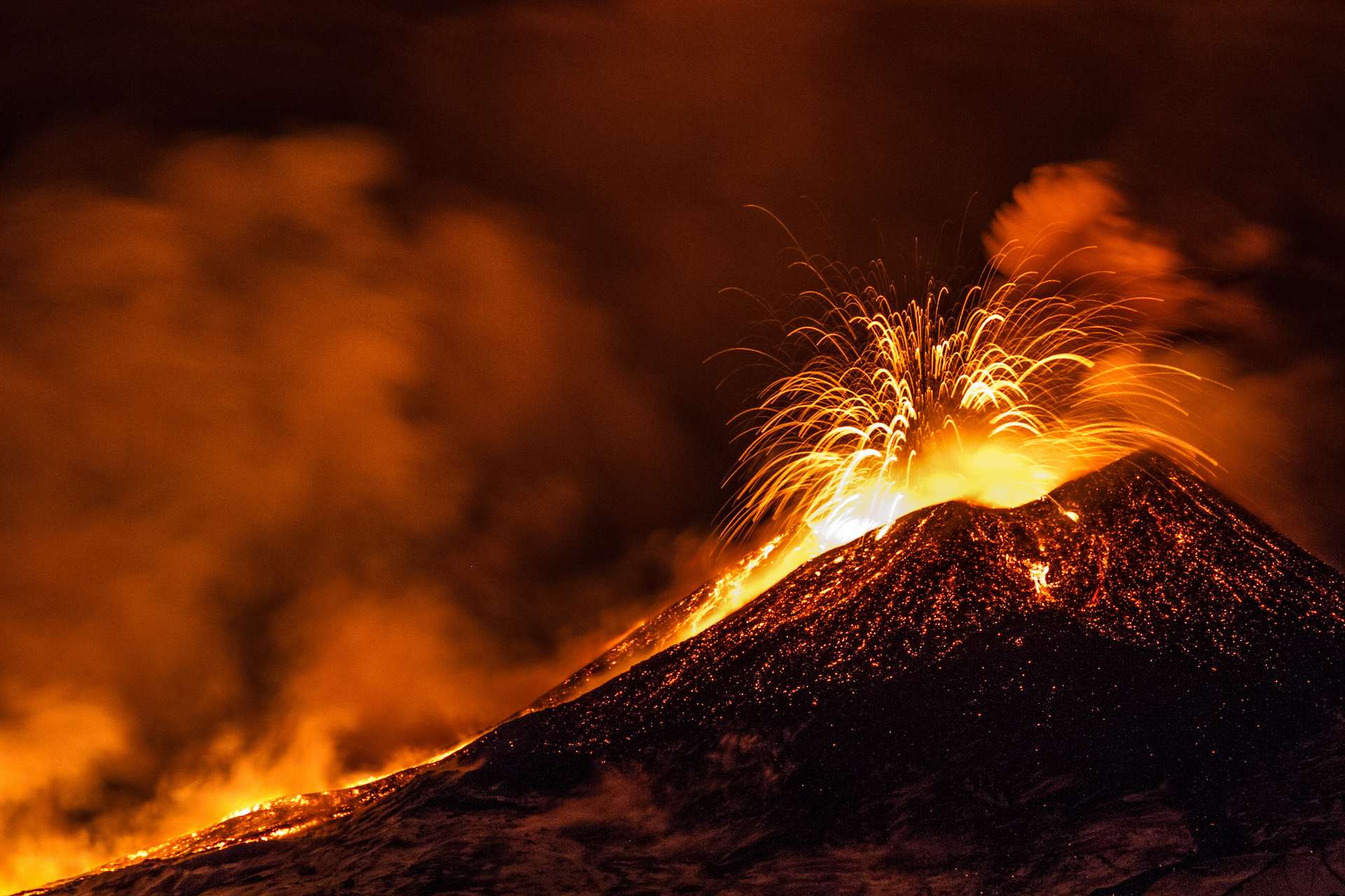 Éruption de l'Etna : le show est de plus en plus spectaculaire !