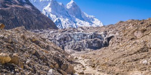 Un célèbre village de sherpas au pied de l’Everest a été détruit par la rupture spectaculaire d’un lac glaciaire