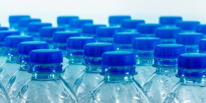 Changement des bouchons de bouteilles en plastique : une initiative contre la pollution