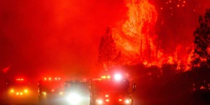 En Californie, la lutte se poursuit contre le plus grand incendie de l’année