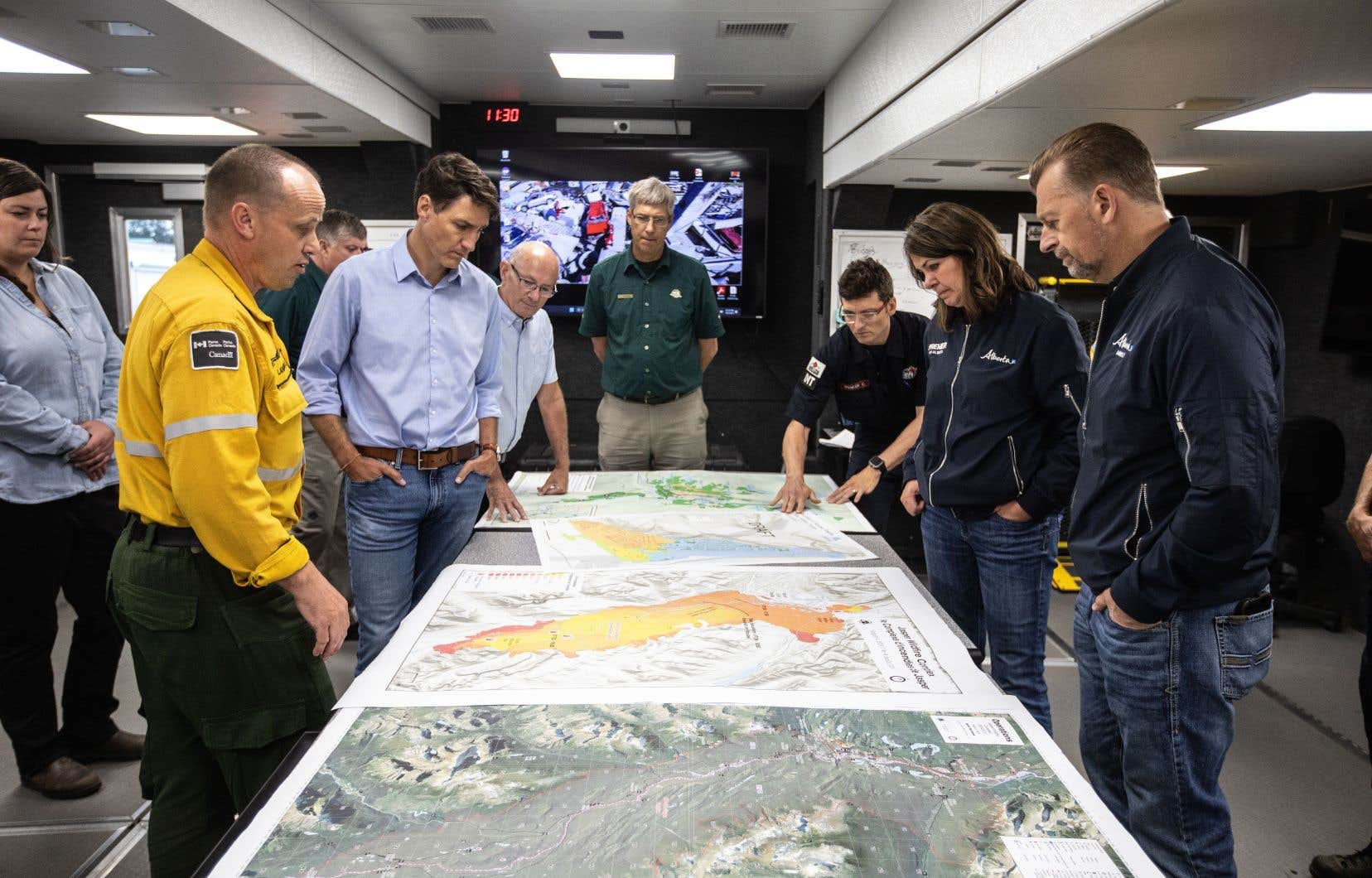 Trudeau rencontre les autorités et des évacués de Jasper