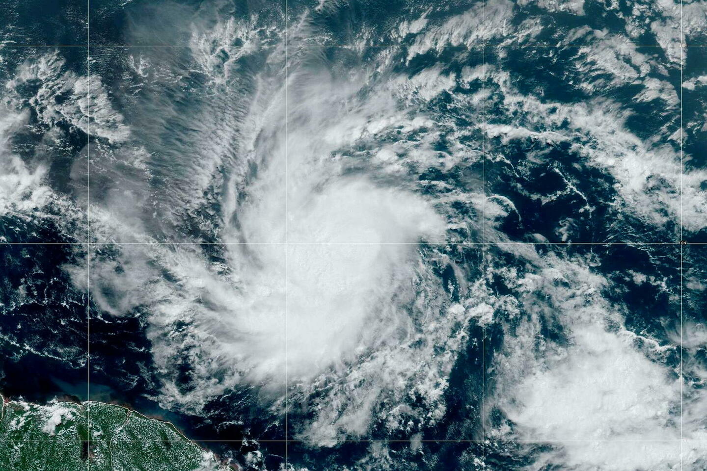 Beryl, le premier ouragan majeur de l’année, approche des Caraïbes