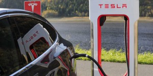 Superchargeurs : Tesla lance une formule d’abonnement moins chère
