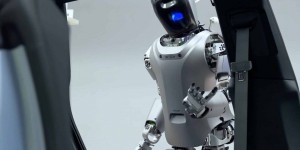 Ce constructeur automobile va déployer des robots humanoïdes dans ses usines