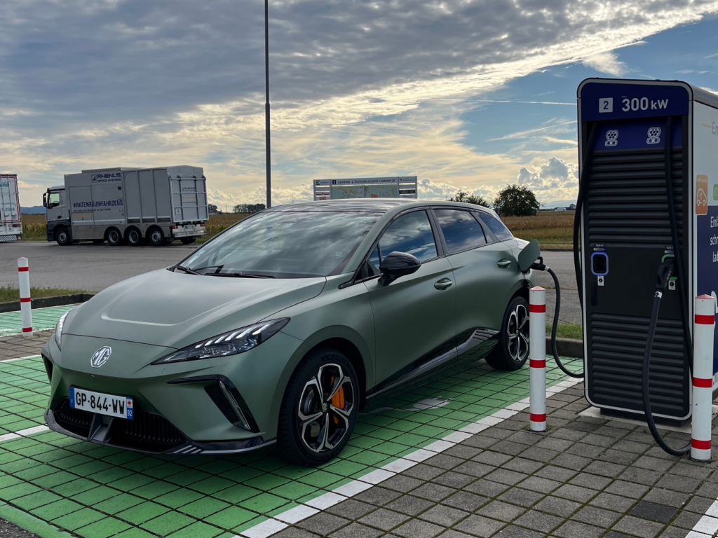 Nouveau record de ventes pour les voitures électriques chinoises en Europe