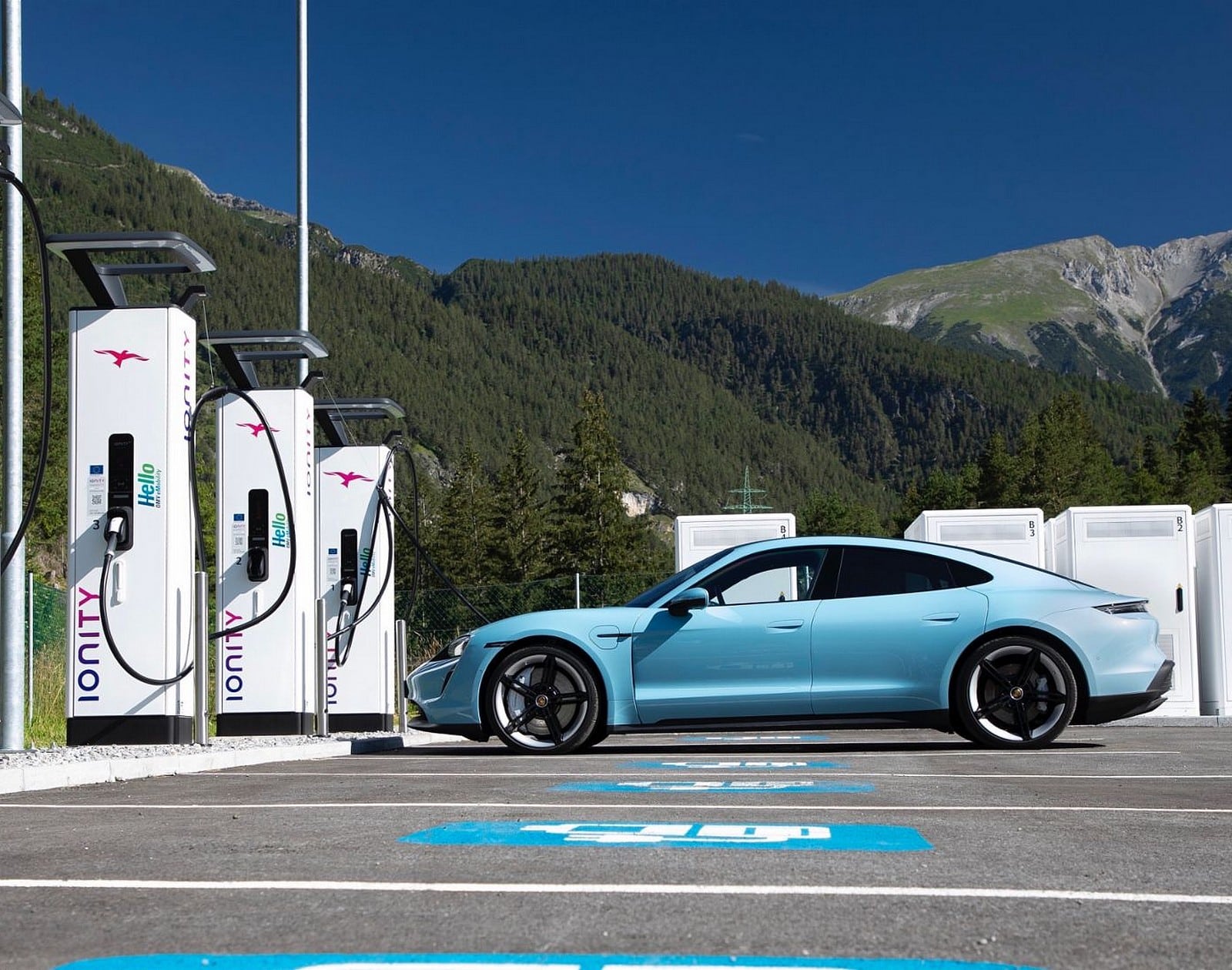 La Suisse réfléchit à deux taxes pour les voitures électriques