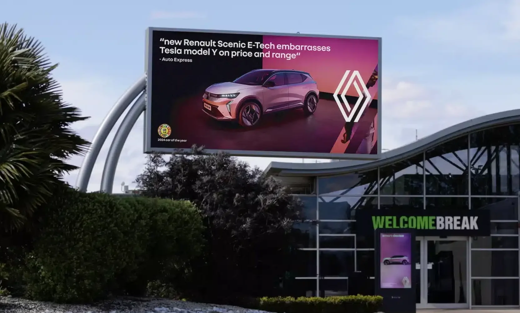 Cette pub pour le Renault Scénic électrique s’en prend directement au Tesla Model Y !