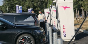 Bonne nouvelle : il y a enfin nettement moins de bornes de recharge rapides en panne