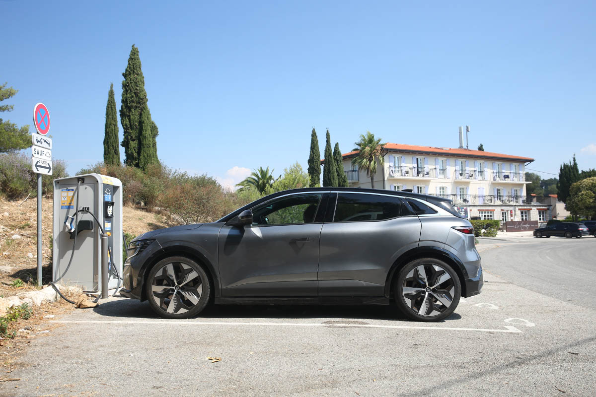 Le marché des voitures électriques est-il vraiment en crise ?