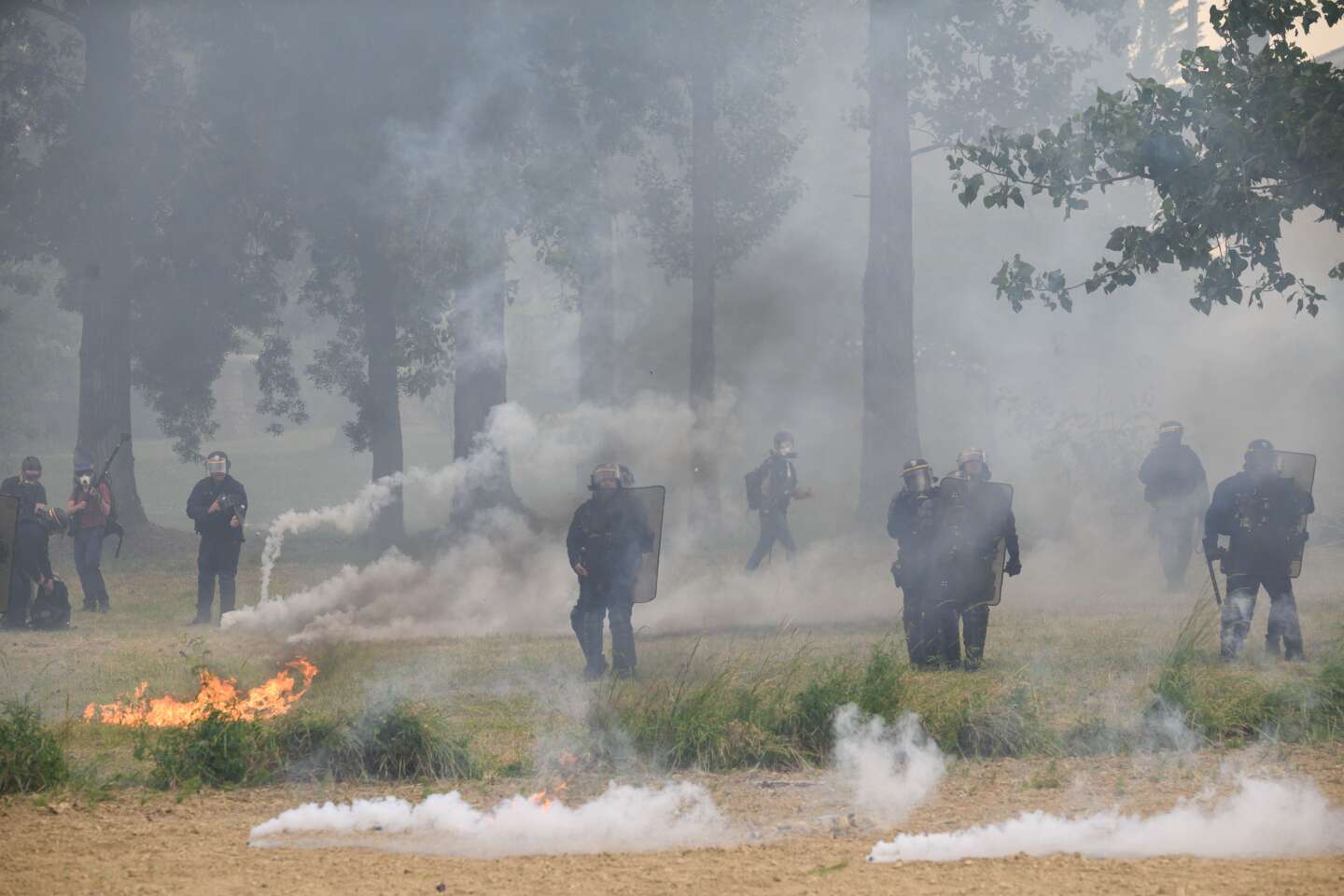 En images : la mobilisation contre l’A69 dégénère en affrontements avec les forces de l’ordre