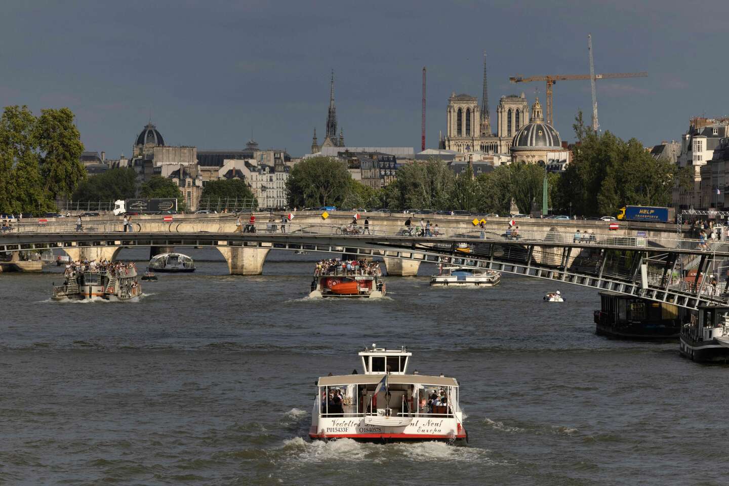 JO 2024 : la baignade est possible dans la Seine, malgré un débit élevé, selon les organisateurs