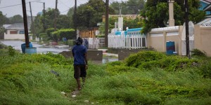 L’ouragan Béryl, avec des vents de plus de 200 km/h, se dirige vers le Mexique après avoir frappé la Jamaïque