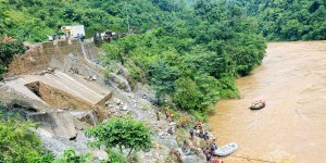 Au Népal, une soixantaine de voyageurs portés disparus à la suite d’un glissement de terrain