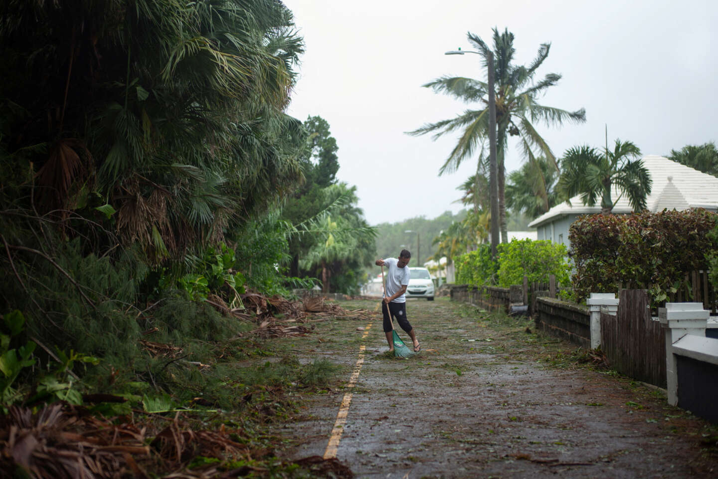 L’ouragan Ernesto, rétrogradé en tempête tropicale, s’éloigne des Bermudes