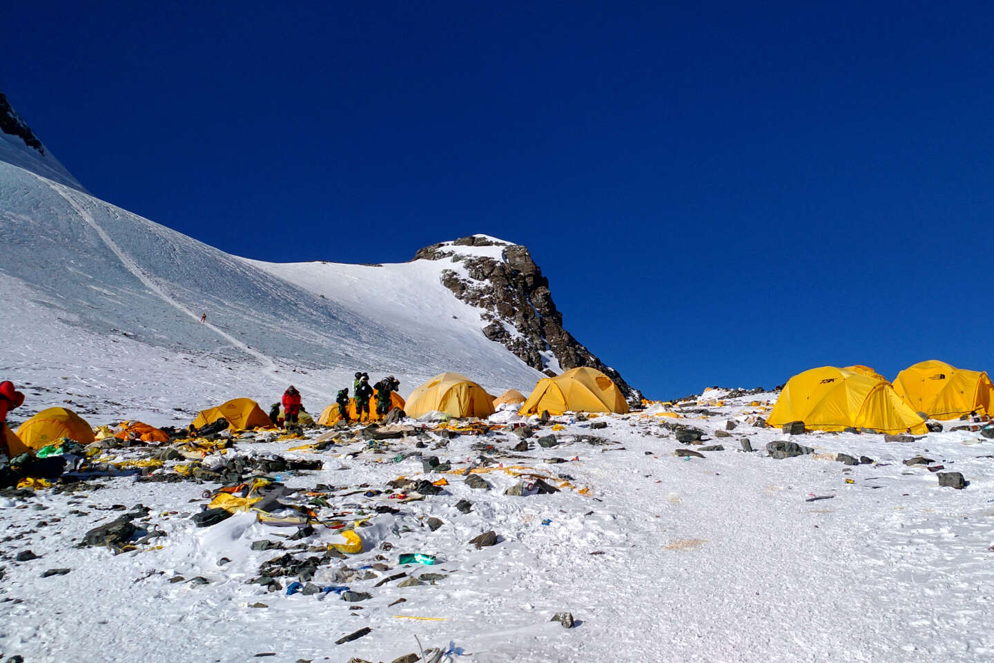 Inoxtag sur l’Everest, un documentaire viral qui rappelle la pollution de la plus haute montagne du monde