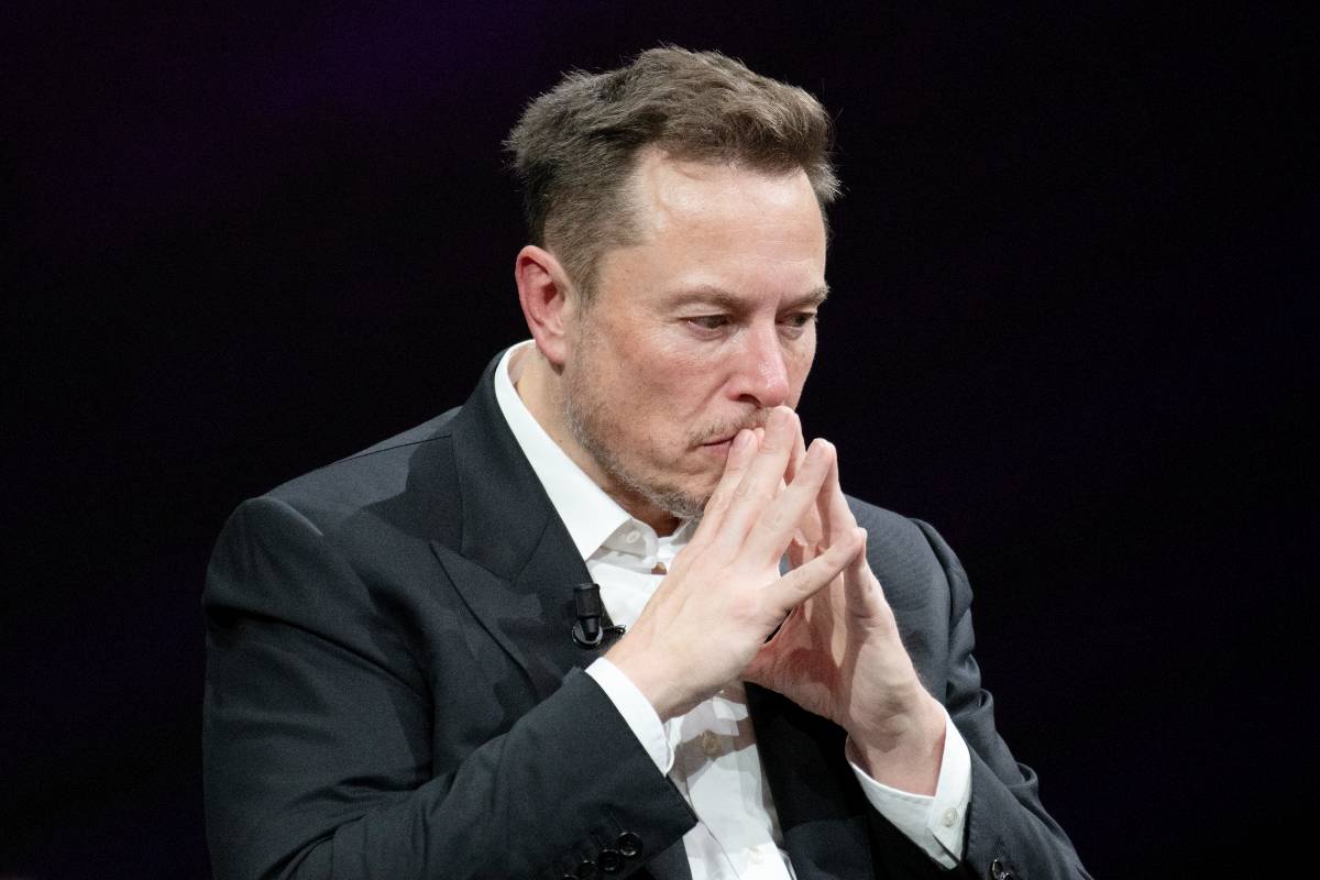 Elon Musk : il met tout le monde dehors, découvre que ça marche moins bien et fait marche arrière