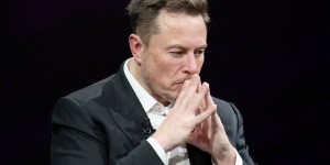 Elon Musk : il met tout le monde dehors, découvre que ça marche moins bien et fait marche arrière