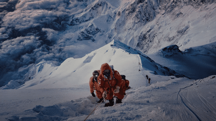 L'influenceur de 22 ans Inoxtag a gravi l'Everest : quel message pour les jeunes ?