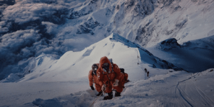 L'influenceur de 22 ans Inoxtag a gravi l'Everest : quel message pour les jeunes ?