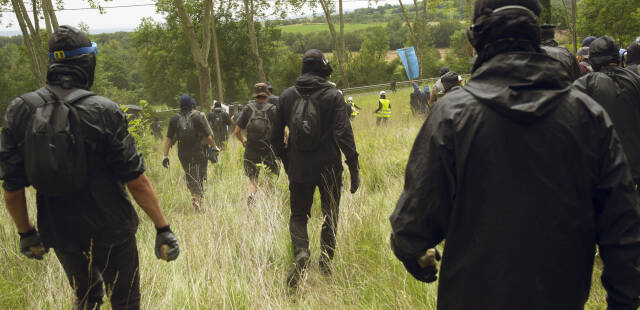 Mobilisation contre l’A69 : les images de la manifestation qui a dégénéré en affrontement avec les forces de l’ordre