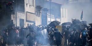 Manifestation « anti-bassines » à La Rochelle : des affrontements en marge d’un cortège