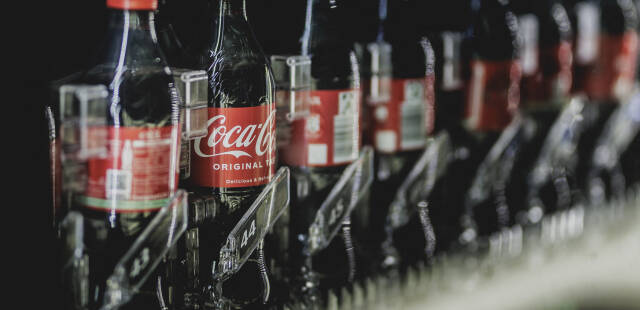 Des microplastiques découverts dans des bouteilles de Coca-Cola et de Schweppes