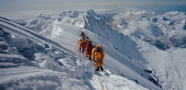 Inoxtag sur l’Everest : « Quand on voit son film, on se dit que le business autour de l’Himalaya a de beaux jours devant lui »